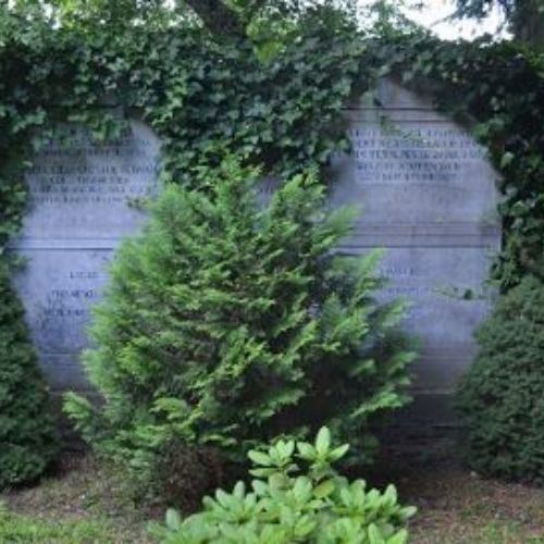 Sépulture Albert au cimetière ancien de Offenbach-sur-le-Main (Allemagne) © Karsten Ratzke